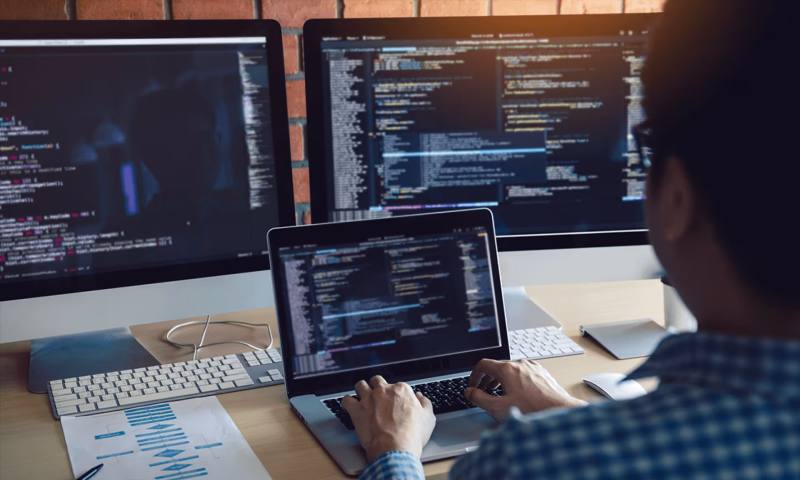 数据科学选型：R与Python如何赋能独山子区网站建设？